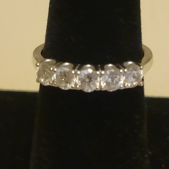 Beautiful ring 925 sterling silver cz size 7.75 - Picture 1 of 3